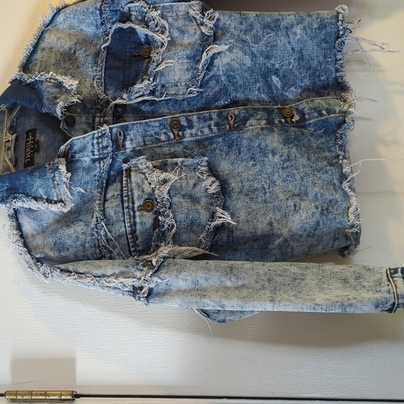 Thrill distressed denim jacket - Picture 5 of 12